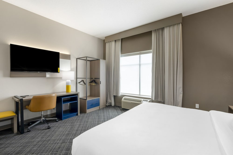 Bedroom 3, Comfort Inn & Suites Hampton near Coliseum, Hampton