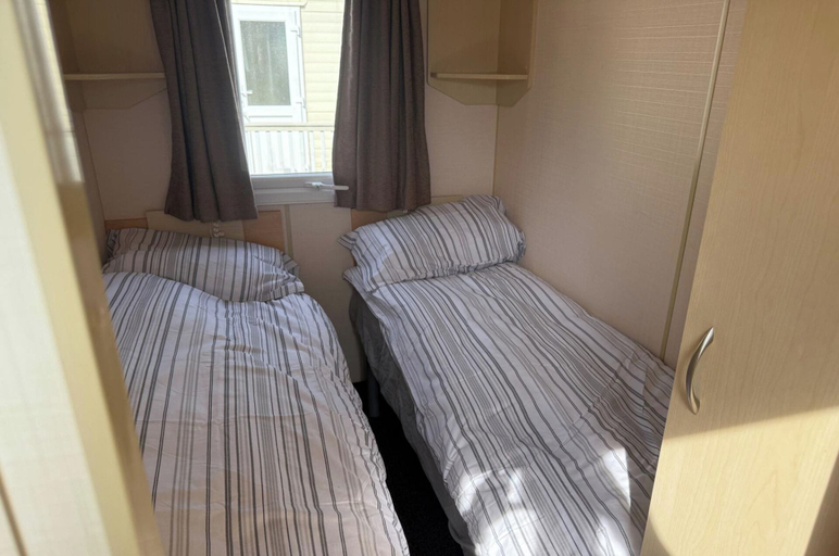 Room 3, 2 Bedroom Caravan Sleeps 6 -free Parking -Tv -wifi, Lincolnshire
