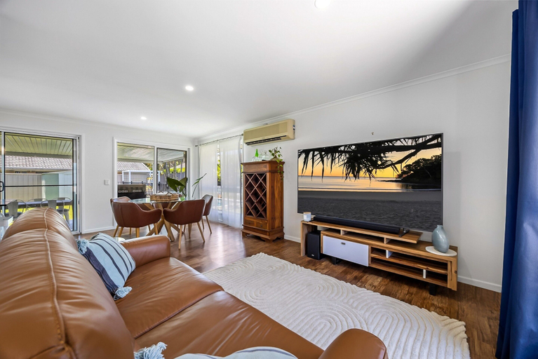 Living room 5, Family-friendly Home With Private Pool and BBQ, Maroochy - Buderim