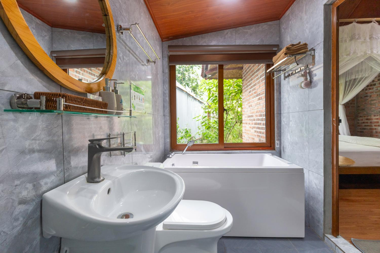 Bathroom 5, Lotus Field Homestay, Hoa Lư