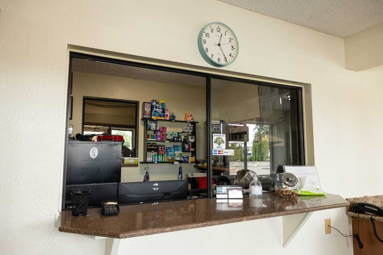 Public Area 2, Sumner Motor Inn, Pierce