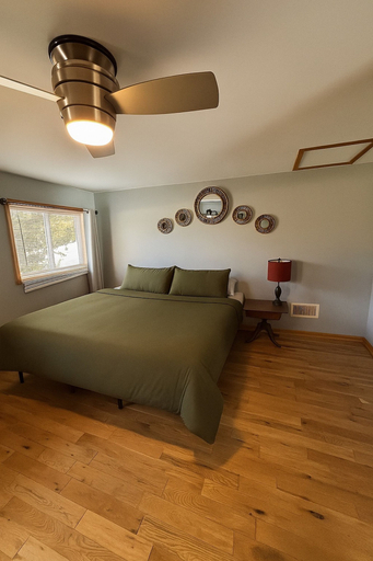Room 5, 4 bd 10 min to Downtown W D, Indianapolis