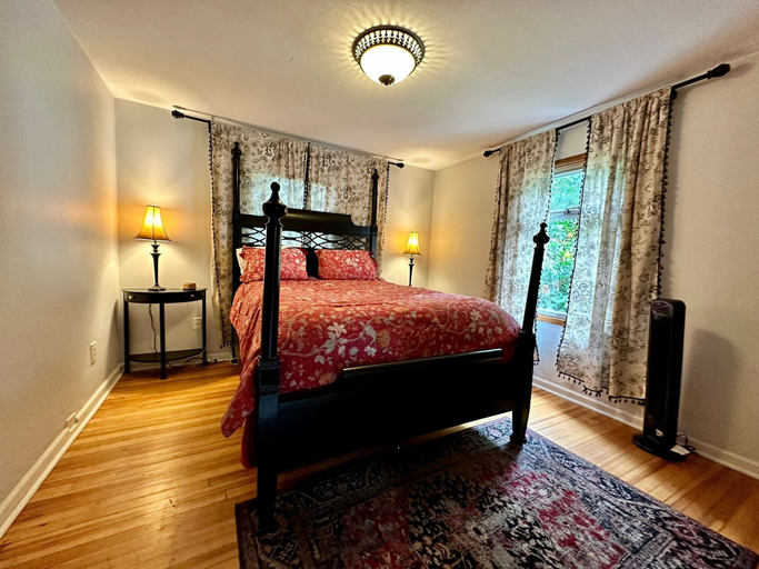 Room 2, Seattle's Starlight Bungalow, Seattle