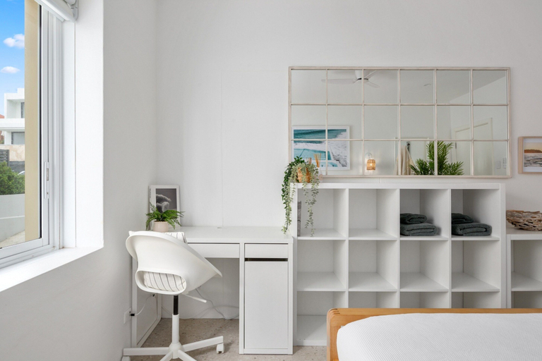 Room 5, Bright 1-bed Apartment in Coastal North Bondi, Sydney