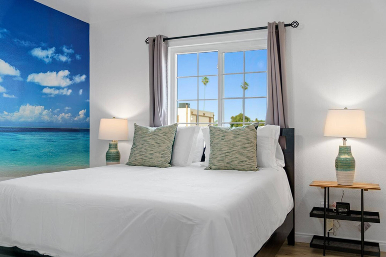 Room 4, Casa Lanzit- 25 Percent off 1st 5 Guests, Los Angeles