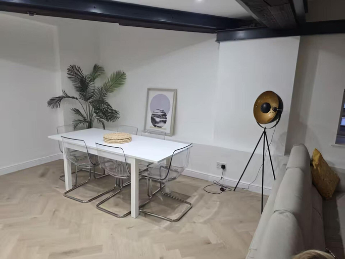 Dining, Liverpool Penthouse - Sleeps 8 - City Centre, Sefton