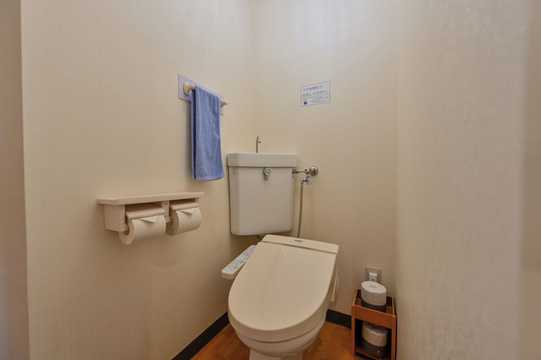 Bathroom 3, Yunoko Umi to Yuyake, Minamata