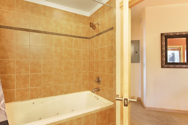 Bathroom 3, Chiefs Head Peak 21b 2 Bedroom Condo by RedAwning, Larimer