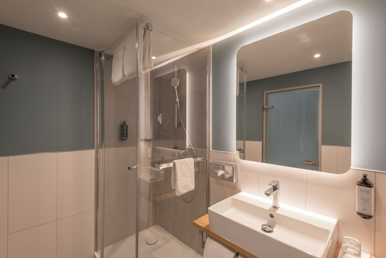 Bathroom 3, Mercure Parkhotel Mönchengladbach, Mönchengladbach