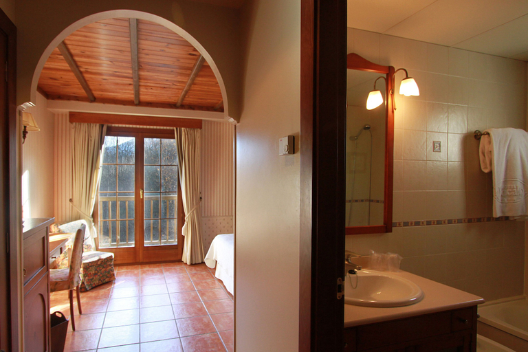 Bathroom 4, Hotel Bocalé, Huesca