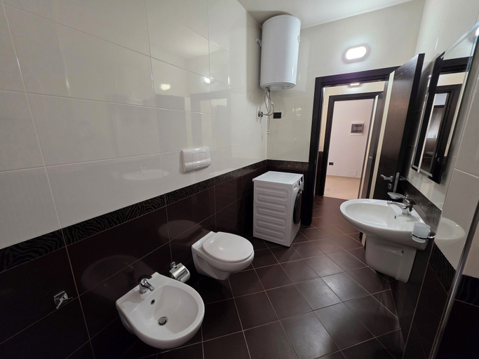 Bathroom 3, Thomas K Veranda Apartment, Vlorës