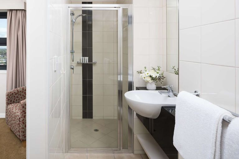 Bathroom 5, Rydges Mackay Suites, Mackay - Pt A