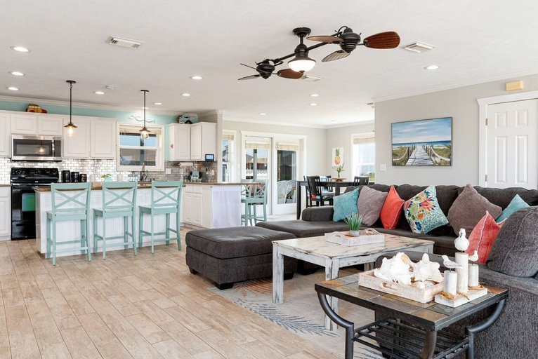 Living area 5, Selah 3 Bedroom Home by RedAwning, Galveston