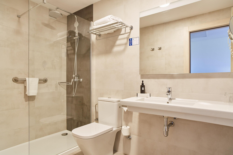 Bathroom 5, Invisa Hotel Club Cala Blanca, Baleares