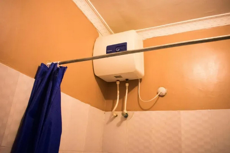 Bathroom 3, Esporta Suites Agidingbi., Ikeja