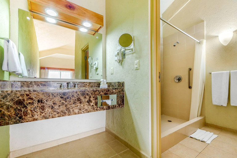 Bathroom 4, Comfort Inn Puerto Vallarta Golfside & Marina, Puerto Vallarta