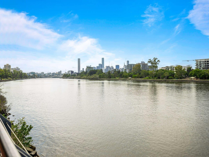 3, Spaciously Bright 1-bed Apartment, Toowong