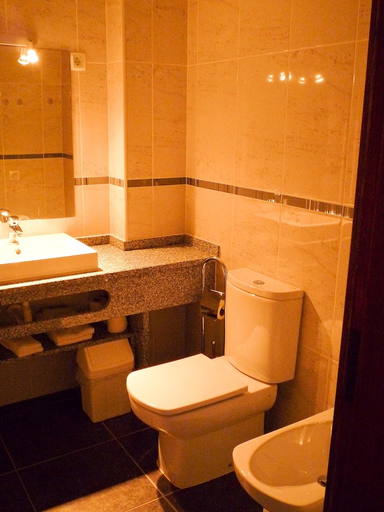 Bathroom 3, Turiquintas Holiday Village, Lagoa