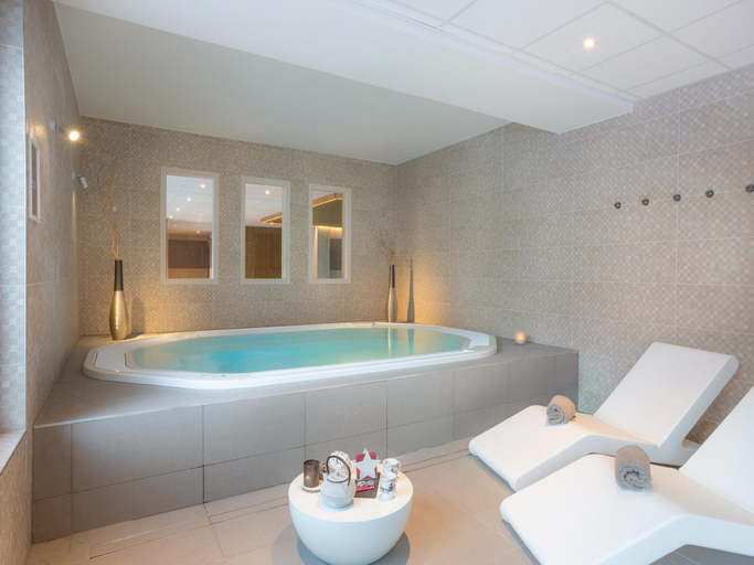 Spa 5, Holiday Home in Alps Near Ski Trails, Savoie