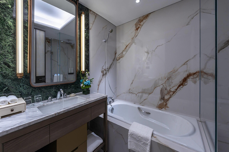Bathroom 5, Wyndham Grand Plaza Royale Ningbo, Ningbo