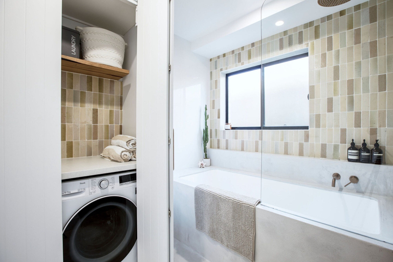 Bathroom 4, Coastal 2-bed Apartment With Courtyard, Gold Coast
