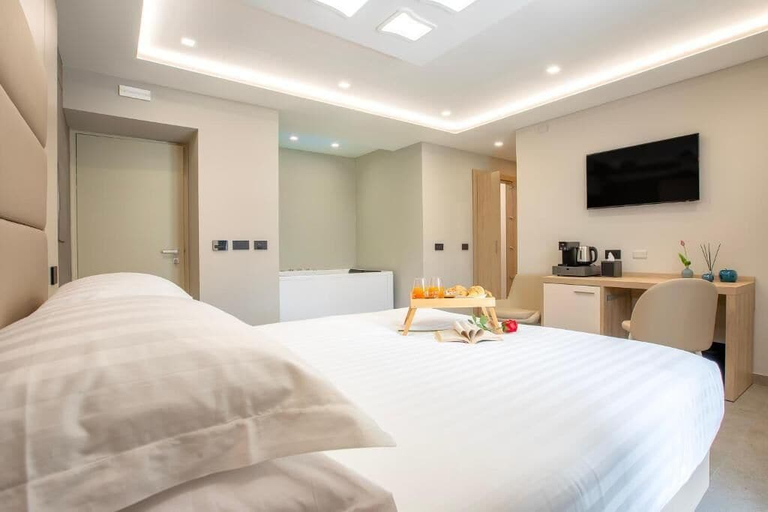 Room 5, MESBEGLIA LUXURY ROOMS, Sassari