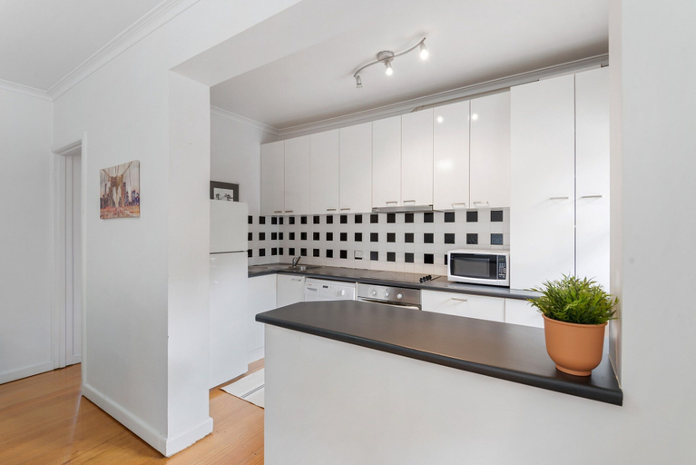 Others 3, Comfy One-bedroom Unit Between City and Airport, Melbourne