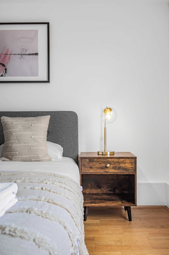 Room 5, Lumina House - Fitzrovia - by Frankie, London