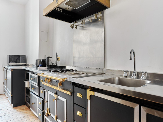Others 5, Sublime 3 bedroom flat Palais Royal Bourse, Paris