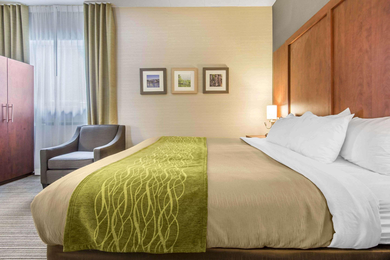 Bedroom 2, Comfort Inn & Suites Collingwood, Simcoe