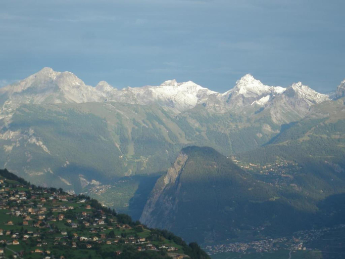 4, Spacious apartment with fireplace, Sion