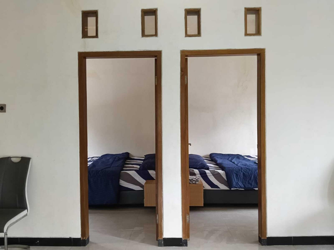 Bedroom 4, Savana Guesthouse, Probolinggo