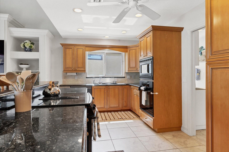 Private kitchen 3, Punta Gorda Isles 4-Bedroom Private Pool Home on Canal 4 Home, Charlotte