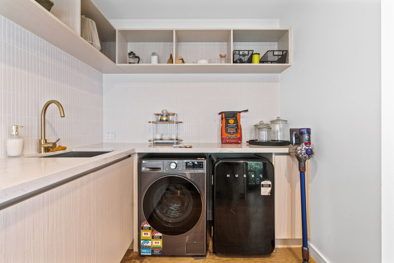 Bathroom 2, Deluxe 4-bed Home With Pool & Fire Pit, Wavell Heights