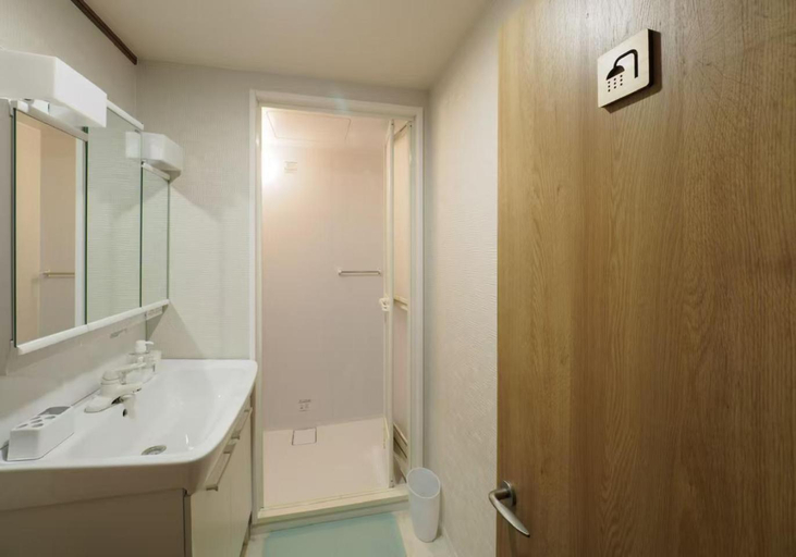Bathroom 3, Kyoto Guesthouse, Kyoto