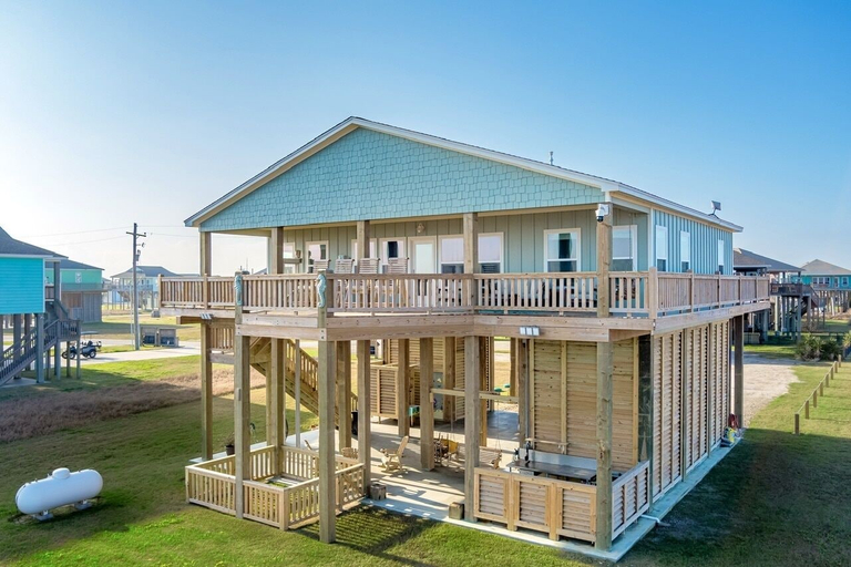 Exterior 5, Perfectly Happy 4 Bedroom Home, Galveston