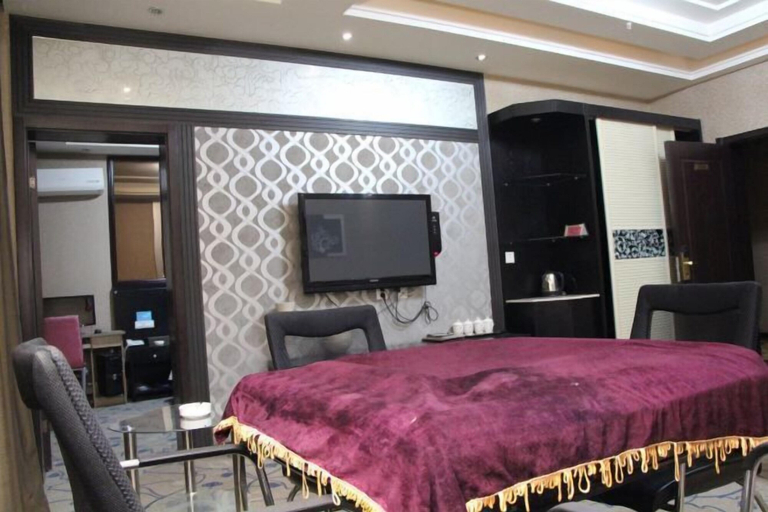 Bedroom 3, Luntai Tianbai Hotel, Bayin'gholin Mongol