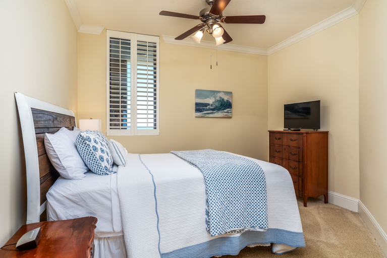 Room 5, Wave Watcher - Holiday Isle #609 3 Bedroom Condo by RedAwning, Mobile