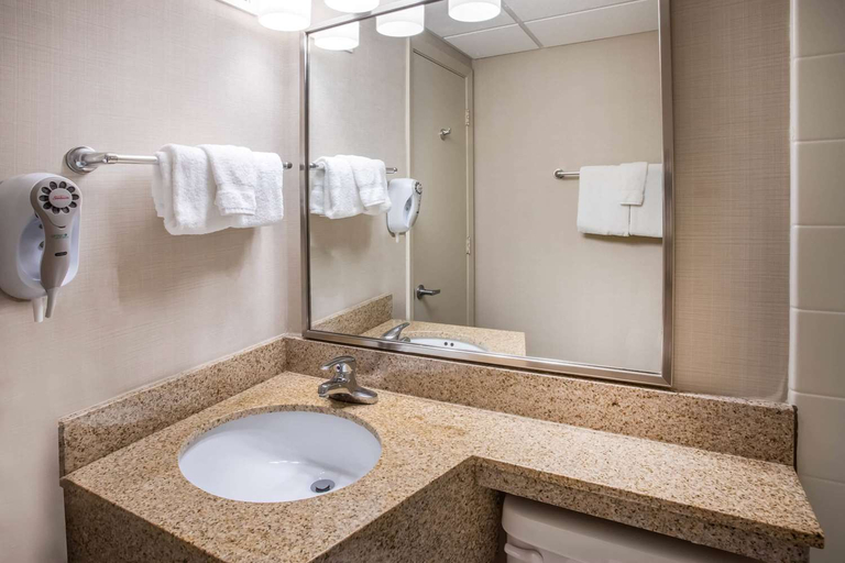 Bathroom 4, Days Inn & Suites by Wyndham Duluth by the Mall, Saint Louis