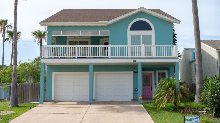 Exterior & Views 2, Upscale & Spacious Home - Renovated - Pool, Cameron