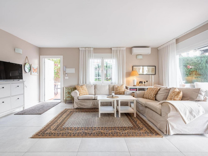 Others 2, Sol y Paz 3 Family Apartment With Great Location, Málaga