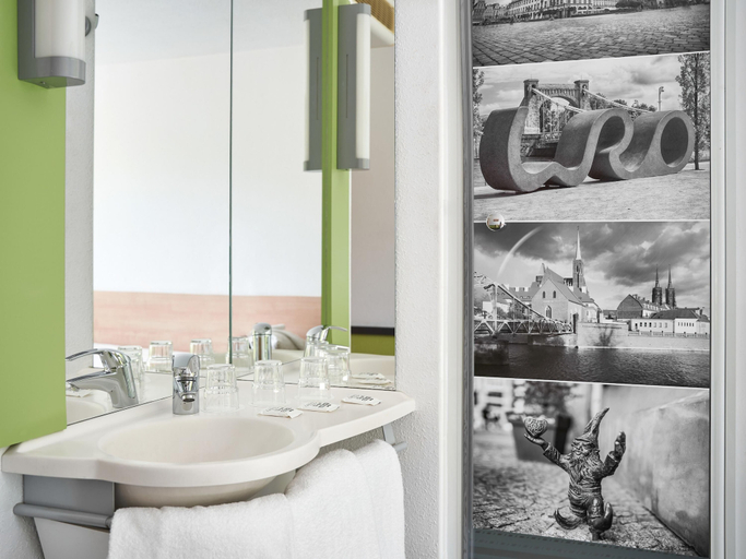 Bathroom 4, ibis budget Wroclaw Poludnie, Środa Śląska