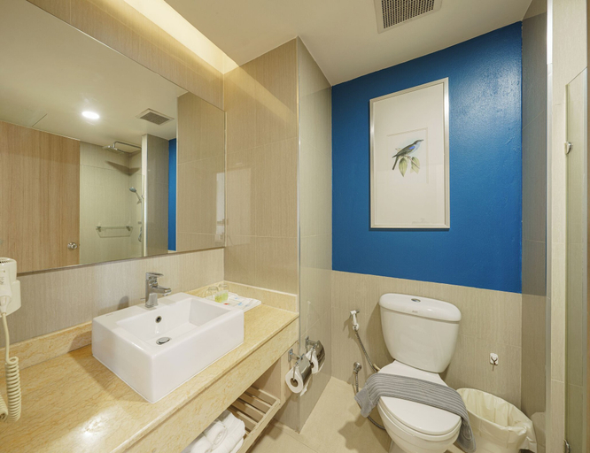 Bathroom 3, Aspira Petchkasem, Krathum Baen