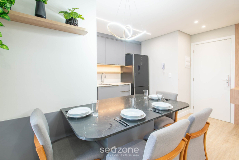 Dining, Fully Equipped Apartments in a Building With a Pool, 400m From Picarras Beach - Bacs, Piçarras