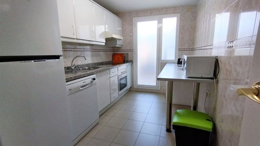 Room 4, Standard 2 Bedroom Apartment F-3, Málaga