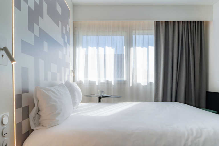 Bedroom 3, Mercure Béziers Hotel, Hérault