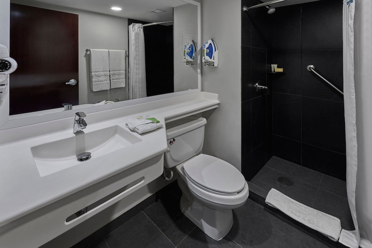 Bathroom, City Express by Marriott Tijuana Río, Tijuana