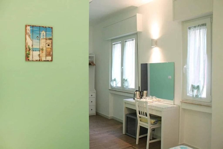 Room 5, Ricomincio da Polignano, Bari