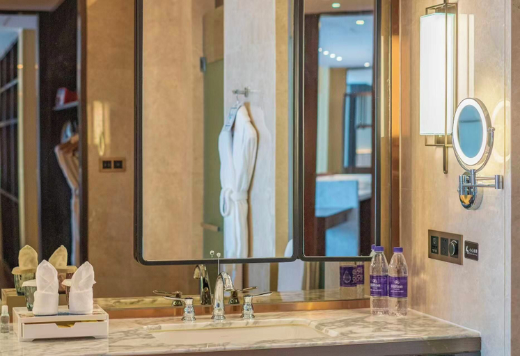 Bathroom 5, Hilton Fuzhou, Fuzhou