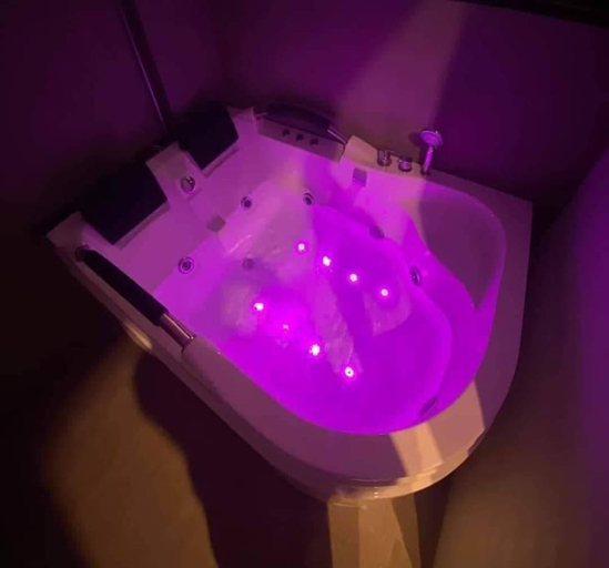 Bathroom 4, Capital O 75512 Loft Residence, Muang Suphanburi